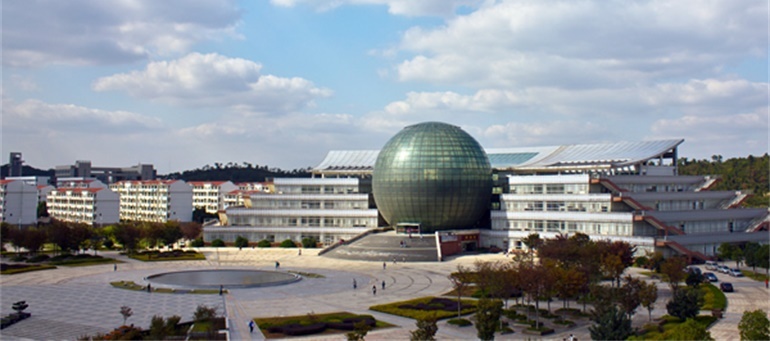 南京财经大学广场