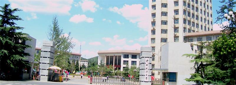 中国政法大学校门